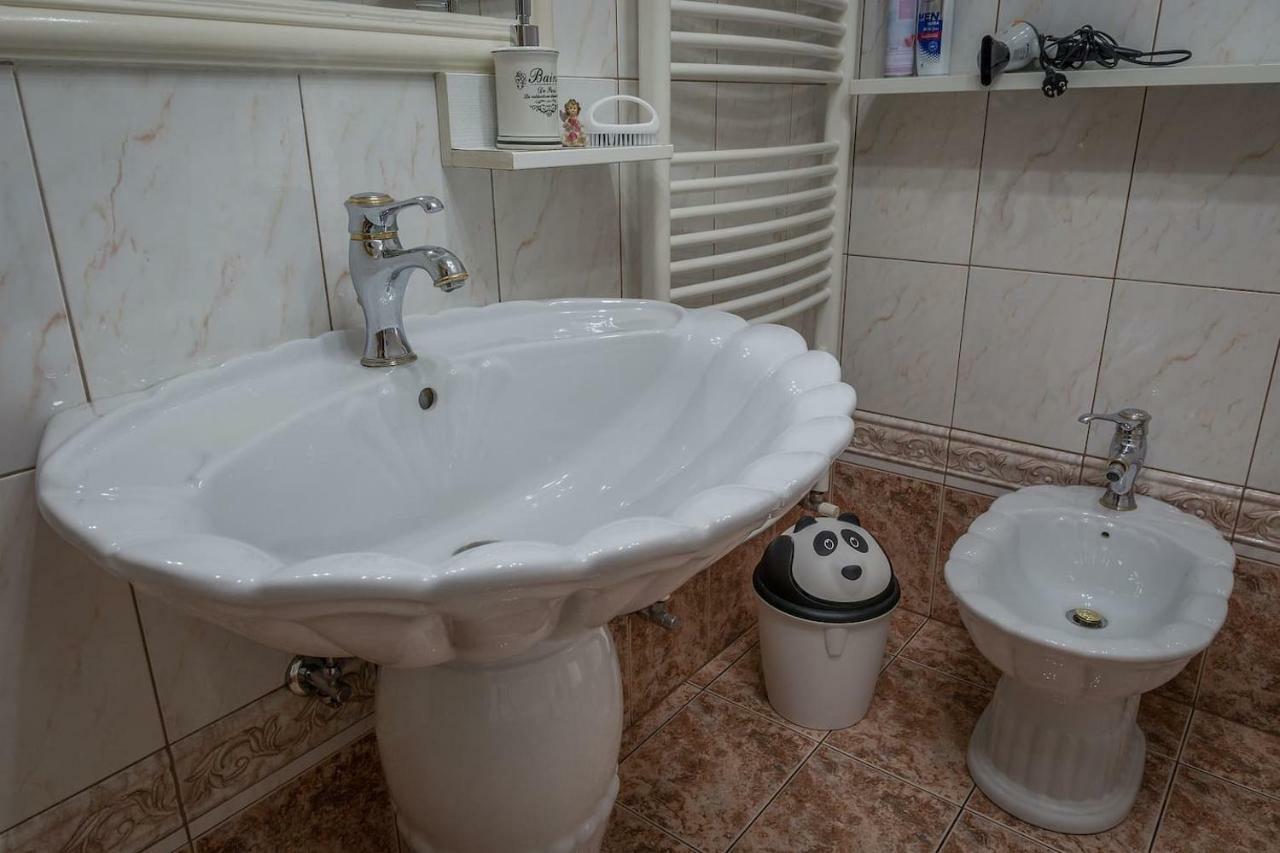 Apartma Ajda コメンダ エクステリア 写真