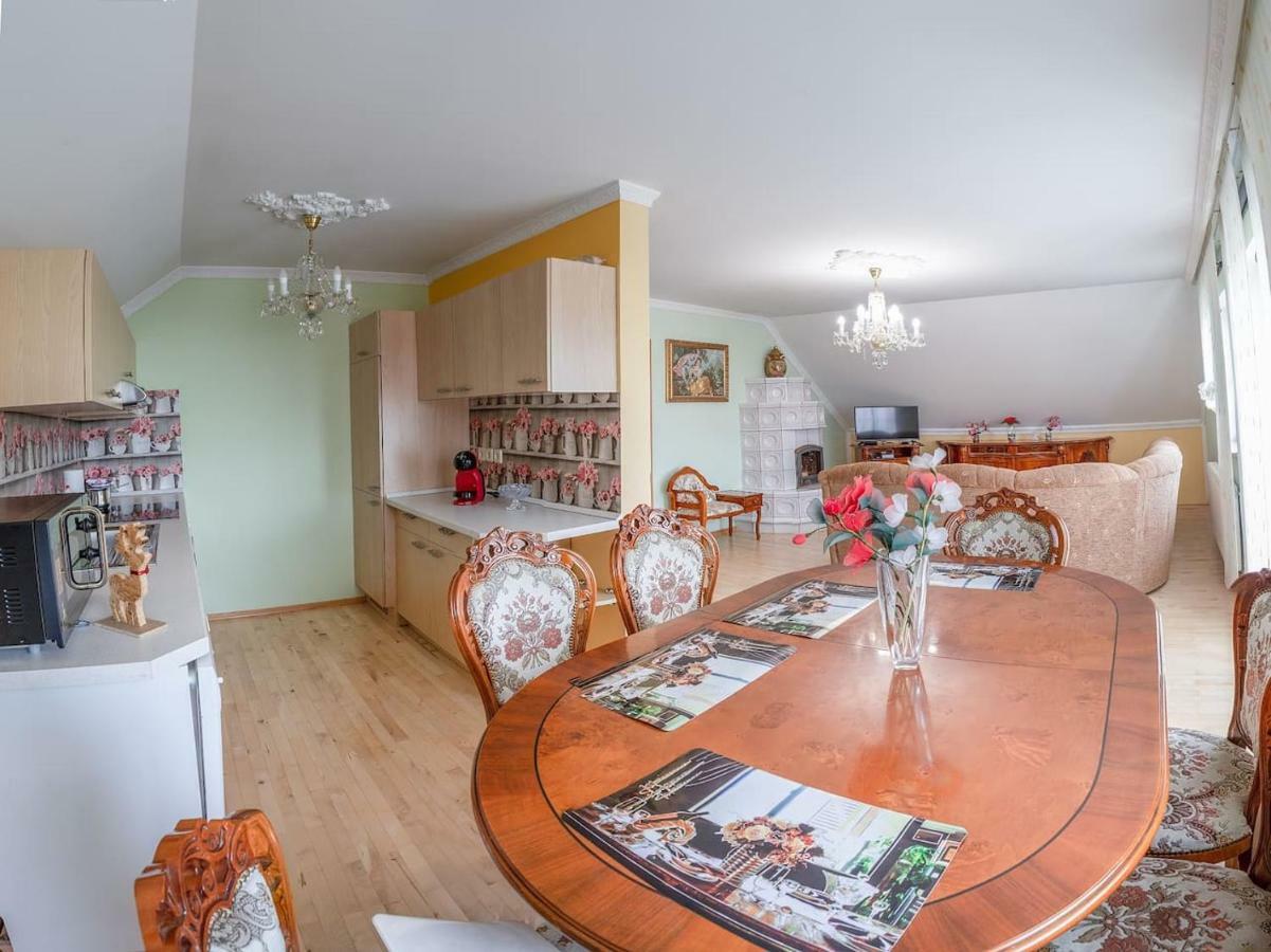 Apartma Ajda コメンダ エクステリア 写真