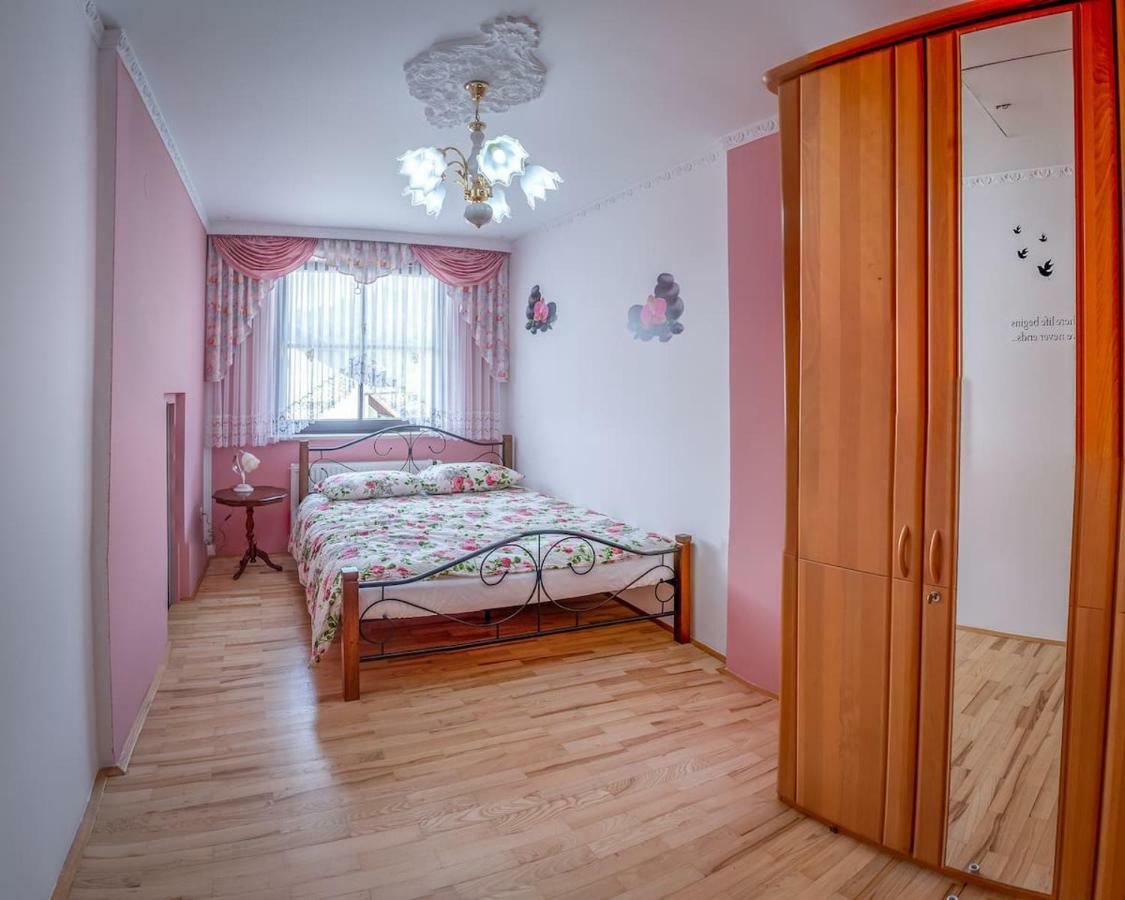 Apartma Ajda コメンダ エクステリア 写真